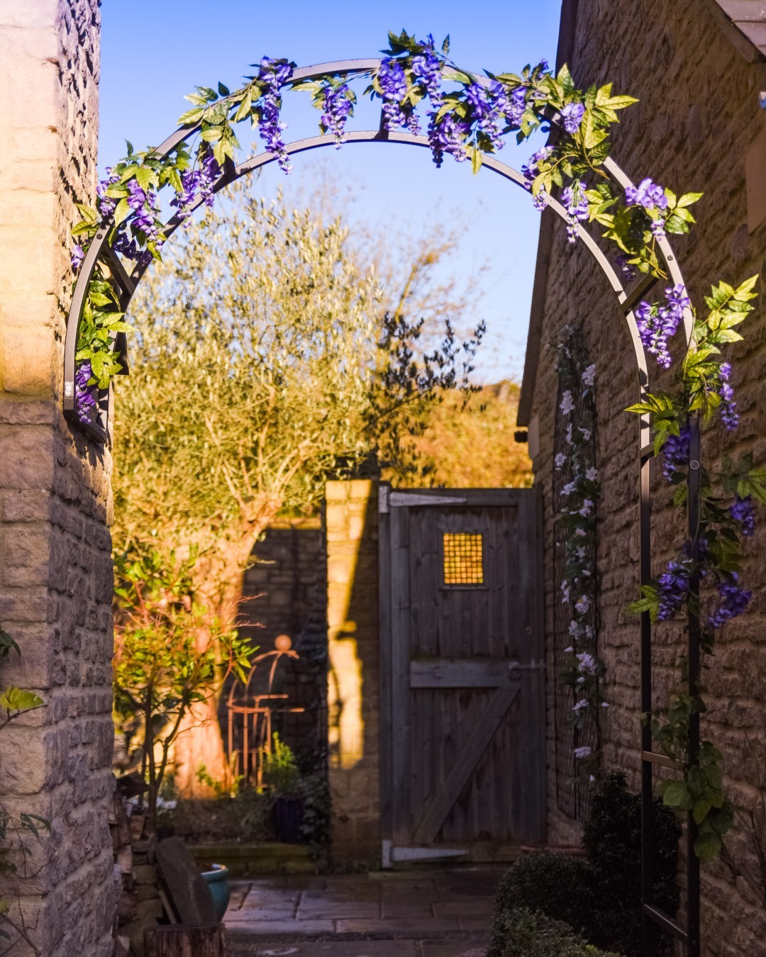 Metal Arch for a Modern Look